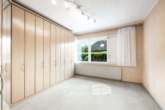 Schlafzimmer - Bungalow im Grünen – Wohnen auf einer Ebene mit großem Garten und Sauna