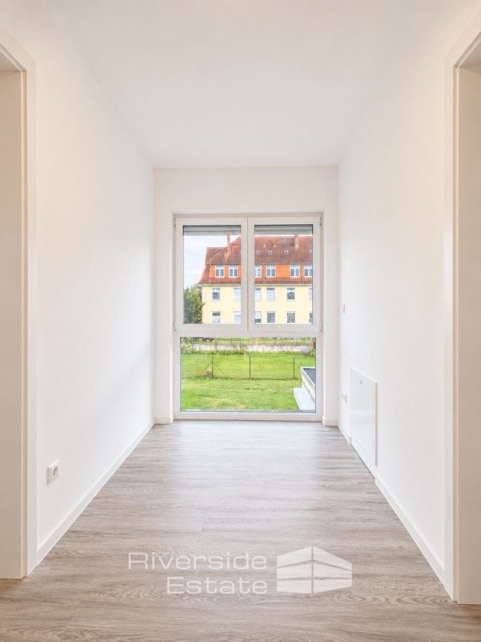 Grozügige Nische im Bereich der Treppe