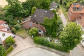 Drohnenansicht - Hastenbeck I Sanierungsbedürftiges Einfamilienhaus mit großem Grundstück in ruhiger Lage!