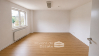 Schlafzimmer - Projektiert & saniert: Helle 3-Zimmer-Wohnung in Hameln mit Stellplatz und Einbauküche!