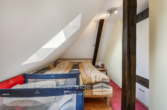 Schlafzimmer DG - Hannover-Bemerode | Dreifamilienhaus in begehrter Lage – ideal für Selbstnutzer oder Kapitalanleger