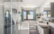 Badezimmer 1.OG - Hannover-Bemerode | Dreifamilienhaus in begehrter Lage – ideal für Selbstnutzer oder Kapitalanleger
