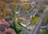 Drohnenansicht - Mehrfamilienhaus mit großem Garten und vielseitigen Optionen – ideal fürs Mehrgenerationenwohnen