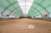 Reithalle (20x40m) mit Blick auf das Stübchen - Rotenburg – Scheeßel I Top ausgestattete Reitanlage mit Reithalle, ein Zuhause für Pferd und Mensch