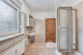 Badezimmer EG - Hipstedt|Attraktives Zweifamilienhaus – ideal für Kapitalanlage oder Eigennutz
