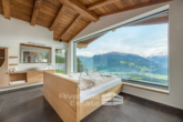 Ausblick aus dem Master-Bedroom in den Nationalpark Hohe Tauern - Penthouse-Traum in den Kitzbüheler Alpen – Luxus mit Alpenpanorama