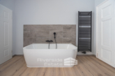 Badezimmer - Kernsanierter Altbautraum im 1. OG – Stilvolle Innenstadtwohnung mit Charme!