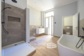 Badezimmer - Kernsanierter Altbautraum im 1. OG – Stilvolle Innenstadtwohnung mit Charme!
