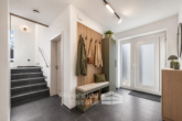 Flur - KfW-40-Plus Traumhaus mit PV-Anlage, Wärmepumpe, Smart-Home & großer Garage