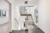 Flur OG - KfW-40-Plus Traumhaus mit PV-Anlage, Wärmepumpe, Smart-Home & großer Garage