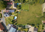 Drohnenansicht Grundstücke - Charmantes Mehrfamilienhaus mit Gewerbe, großem Grundstück & PV-Anlage mit Mieteinnahmen