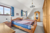 Schlafzimmer - Hameln-Klüt I Seltene Gelegenheit – EFH mit großem Grundstück, Garten & Garage – provisionsfrei!