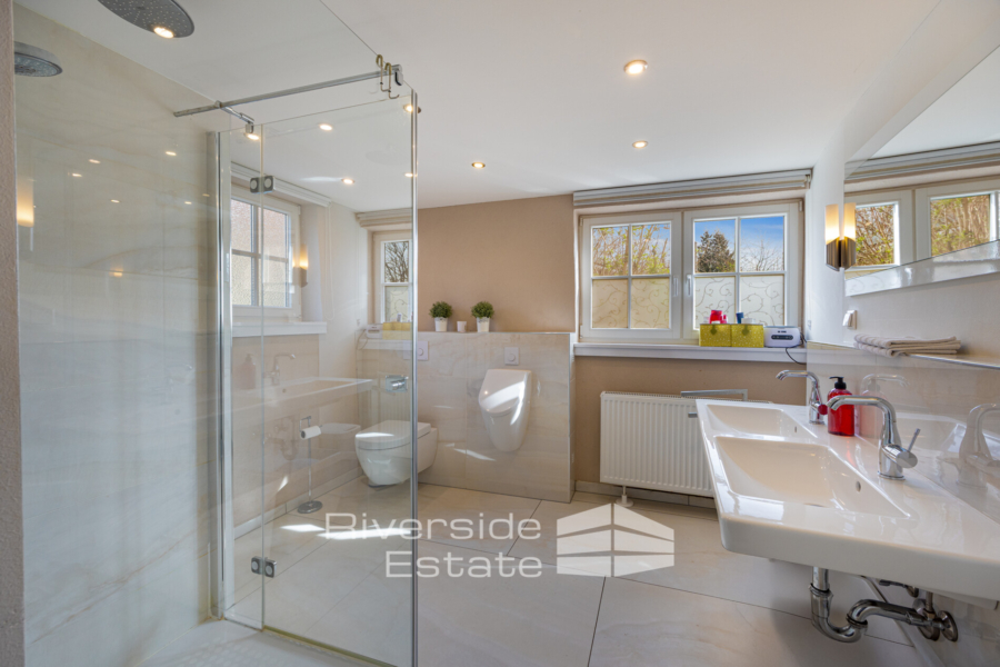 Bad im EG mit Dusche