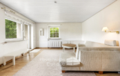 Wohn- und Esszimmer mit Balkonaustritt und elektrischen Jalousien - Helle 3-Zimmer-Wohnung in Bremen-Utbremen – Sofort bezugsfrei!