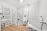 Badezimmer mit Dusche...