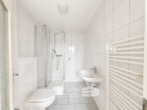 Badezimmer mit Dusche