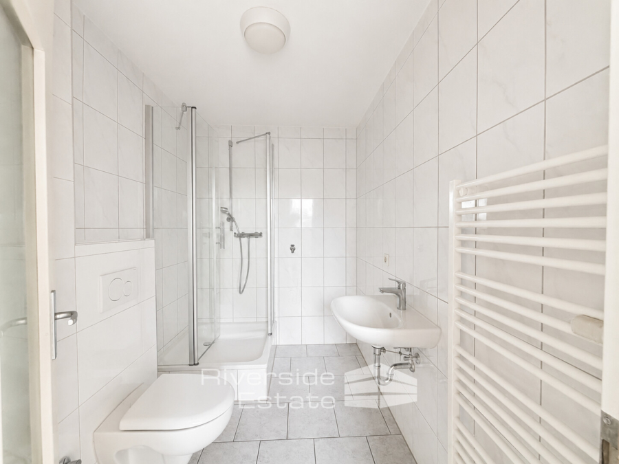 Badezimmer mit Dusche