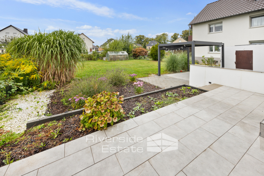 Terrasse mit Garten
