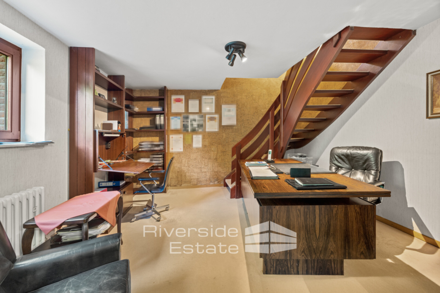 Büro im Keller