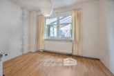Zimmer - Wohnhaus mit Entwicklungspotenzial – ideal für Mehrgenerationen oder Kapitalanleger