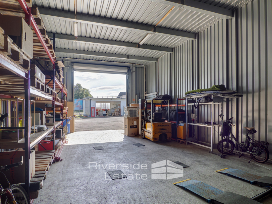 Werkstatt- oder Lagerhalle