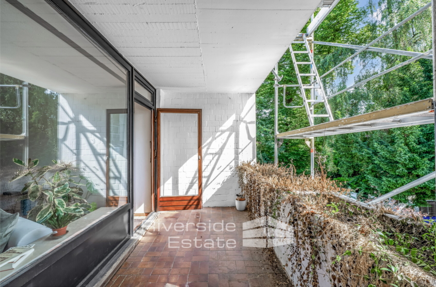 Süd-Balkon mit Blick in den Innenhof
