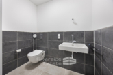 Gäste Wc - Klein Berkel | Barrierefreie Neubauwohnung mit Terrasse, Smart Home und energetischer Autarkie