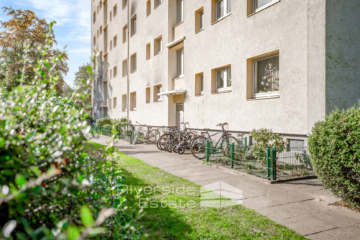Bremen nahe Überseestadt: Sanierungsbedürftige Wohnung mit Fahrstuhl und Balkon, 28217 Bremen, Etagenwohnung