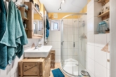 Wohnung 2 - Duschbad mit Fenster - Vollvermietetes Dreifamilienhaus mit Garage in Top-Lage der Bremer Neustadt