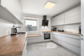 Küche - Attraktive Doppelhaushälfte am Klüt mit Wintergarten, Garage & Eigentumsgrundstück!