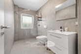 Bad mit Dusche im Erdgeschoss - Attraktive Doppelhaushälfte am Klüt mit Wintergarten, Garage & Eigentumsgrundstück!