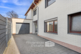 Garage und Hofeinfahrt - Attraktive Doppelhaushälfte am Klüt mit Wintergarten, Garage & Eigentumsgrundstück!
