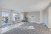 Wohnzimmer - Modernisiertes Einfamilienhaus mit Pool & Wintergarten in ruhiger Lage von Benstorf