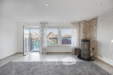 Wohnzimmer - Modernisiertes Einfamilienhaus mit Pool & Wintergarten in ruhiger Lage von Benstorf