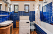 Bad Wohnung EG - Vermietetes Zweifamilienhaus mit ausgebautem Spitzboden, 2 Garagen & Entwicklungspotenzial