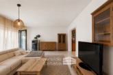 Wohnzimmer Wohnung EG (virtuell neu eingerichtet) - Vermietetes Zweifamilienhaus mit ausgebautem Spitzboden, 2 Garagen & Entwicklungspotenzial