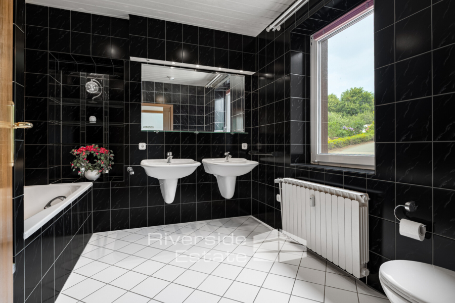 Badezimmer EG - links